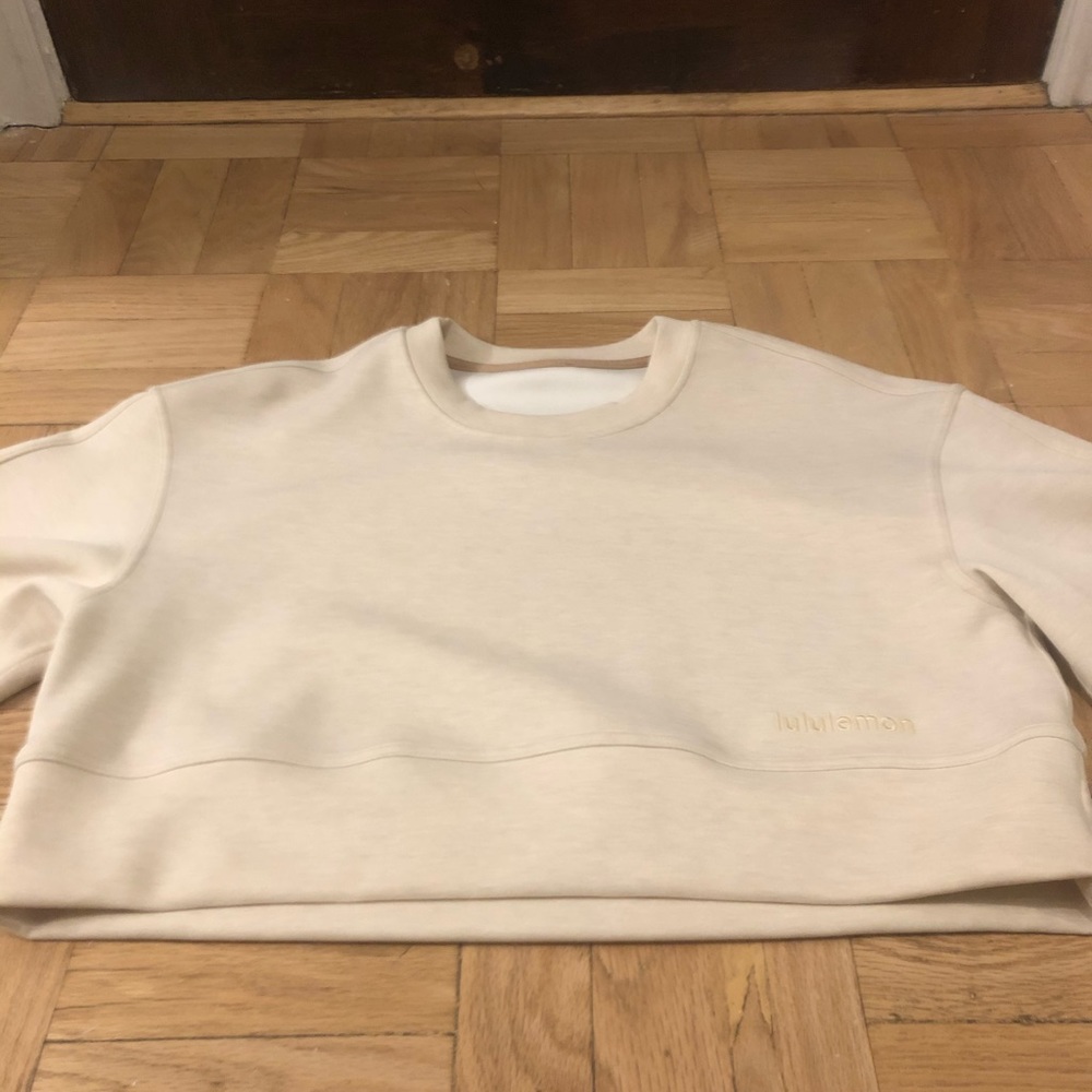 Lululemon Branded Long-sleeve Crop Top